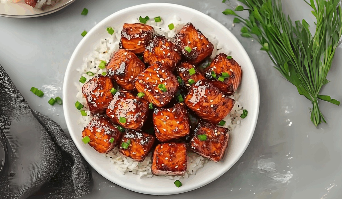 Silky Garlic Butter Steak Bites and Potatoes Recipe
