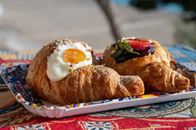 What Does a Typical Italian Breakfast Look Like, and How Does It Differ From Other Western Breakfasts?
