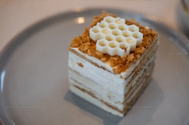 How Do Russians Use Sour Cream, Condensed Milk, and Tvorog in Desserts?